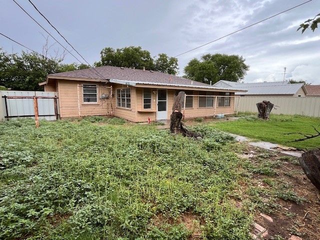 136 NW Avenue F, Hamlin, TX 79520