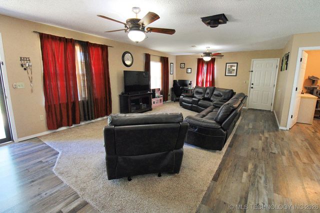 1518 E Hogner Street, Tahlequah, OK 74464