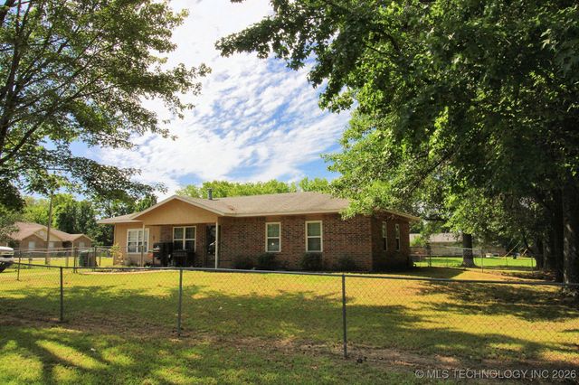 1518 E Hogner Street, Tahlequah, OK 74464
