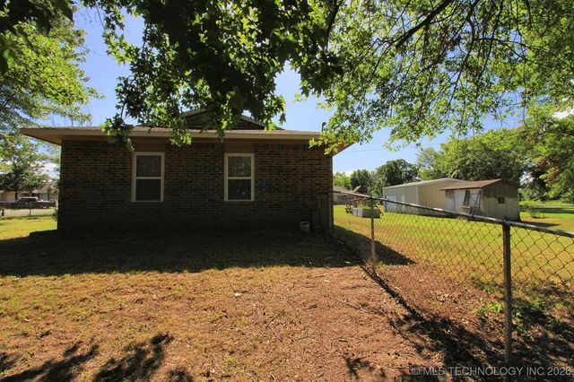1518 E Hogner Street, Tahlequah, OK 74464