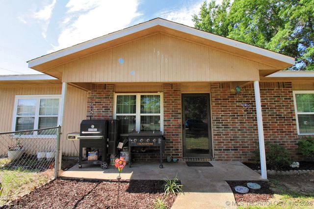1518 E Hogner Street, Tahlequah, OK 74464