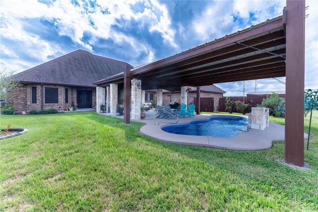 232 Anaqua Dr, Orange Grove, TX 78372