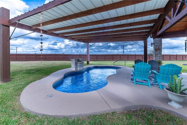 232 Anaqua Dr, Orange Grove, TX 78372