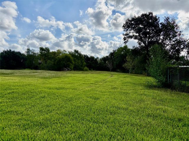12421 Roy Road CR105, Brookside, TX 77581