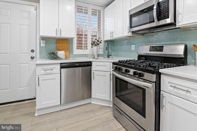 2318 GUILFORD AVE, Baltimore, MD 21218