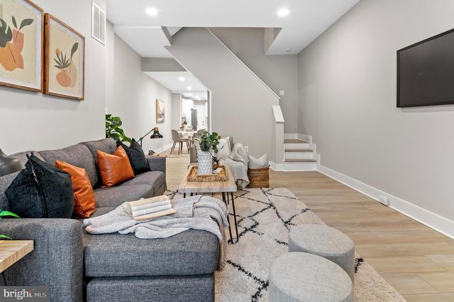 2318 GUILFORD AVE, Baltimore, MD 21218