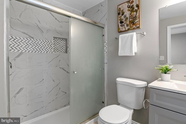 2318 GUILFORD AVE, Baltimore, MD 21218