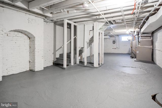 2318 GUILFORD AVE, Baltimore, MD 21218