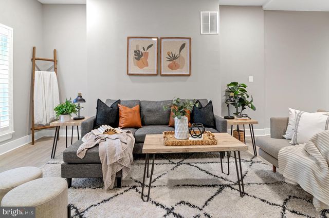 2318 GUILFORD AVE, Baltimore, MD 21218