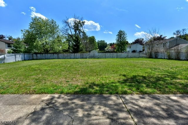 5 Burnside Pl, Wayne Twp., NJ 07470