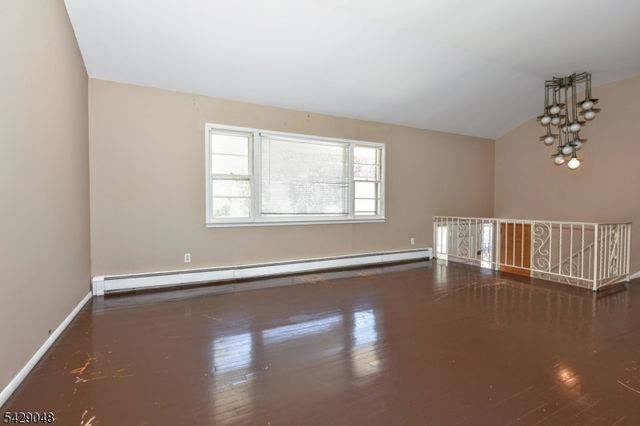 5 Burnside Pl, Wayne Twp., NJ 07470