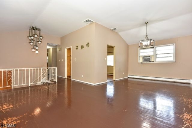 5 Burnside Pl, Wayne Twp., NJ 07470