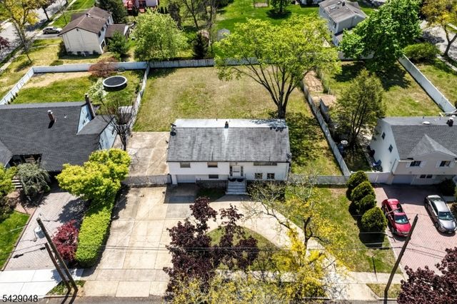 5 Burnside Pl, Wayne Twp., NJ 07470