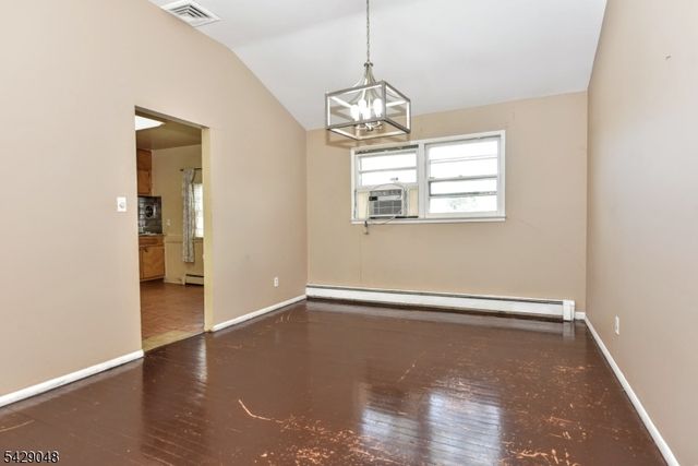 5 Burnside Pl, Wayne Twp., NJ 07470