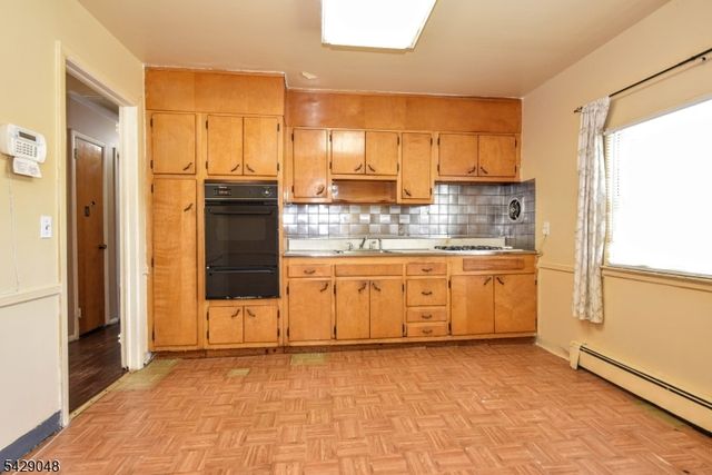 5 Burnside Pl, Wayne Twp., NJ 07470