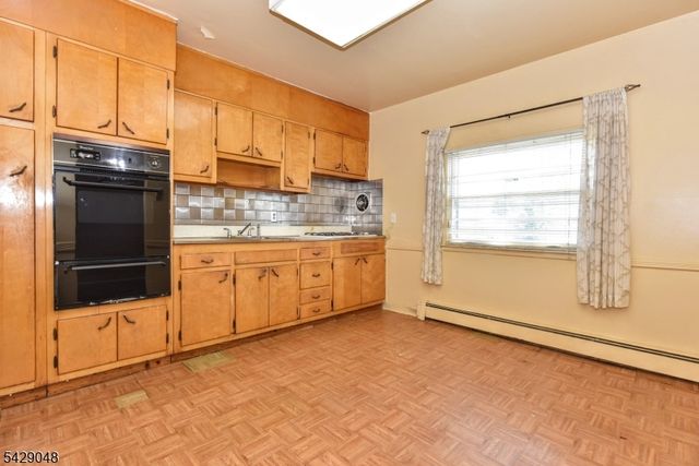 5 Burnside Pl, Wayne Twp., NJ 07470