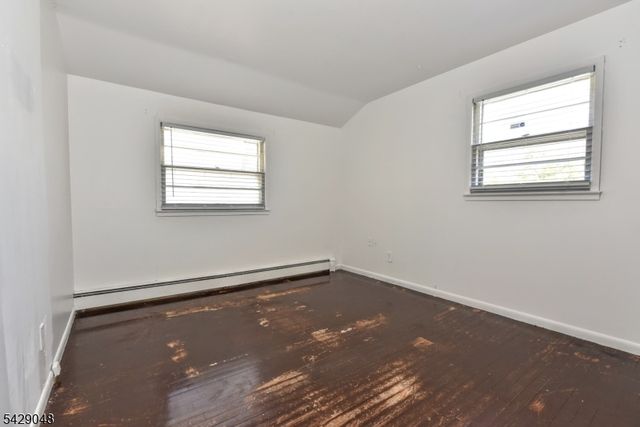 5 Burnside Pl, Wayne Twp., NJ 07470