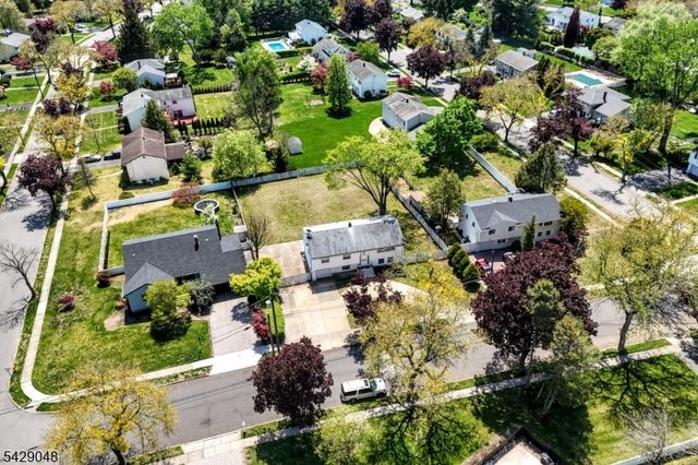 5 Burnside Pl, Wayne Twp., NJ 07470