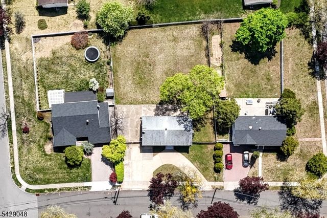 5 Burnside Pl, Wayne Twp., NJ 07470