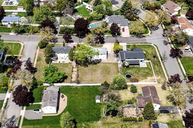 5 Burnside Pl, Wayne Twp., NJ 07470