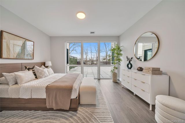 101 Searing Avenue 502, Mineola, NY 11501