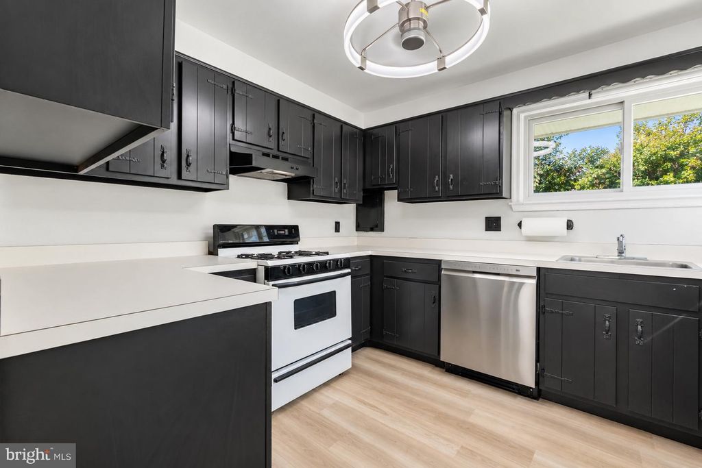 51 FARRELL AVE, Ewing, NJ 08618