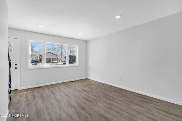 1304 Victoria Court, Brick, NJ 08724