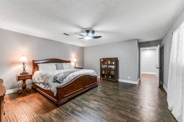 2410 Roman Forest Boulevard, New Caney, TX 77357