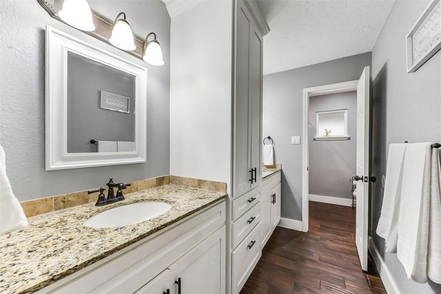 2410 Roman Forest Boulevard, New Caney, TX 77357