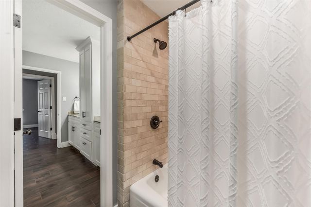 2410 Roman Forest Boulevard, New Caney, TX 77357