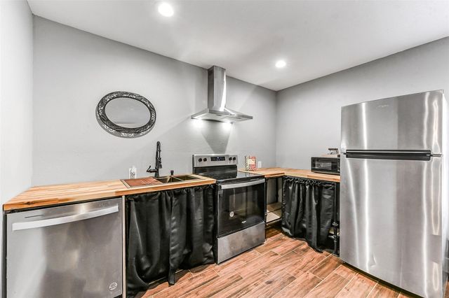 2410 Roman Forest Boulevard, New Caney, TX 77357