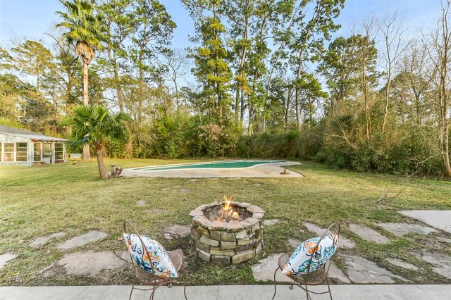 2410 Roman Forest Boulevard, New Caney, TX 77357