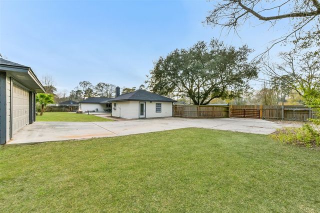 2410 Roman Forest Boulevard, New Caney, TX 77357