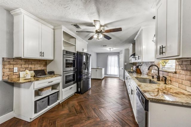 2410 Roman Forest Boulevard, New Caney, TX 77357