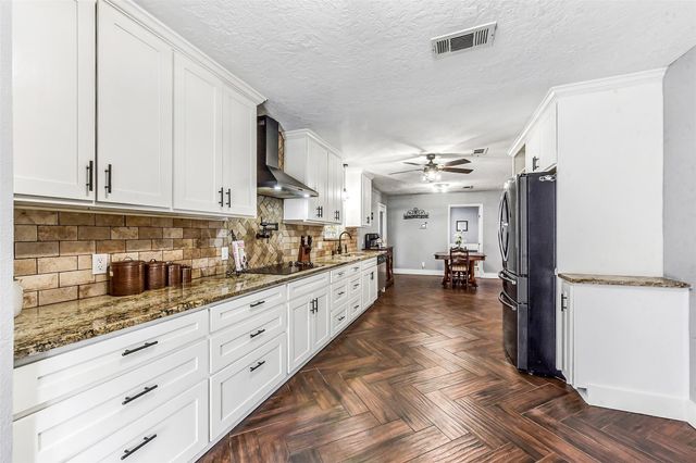 2410 Roman Forest Boulevard, New Caney, TX 77357