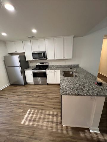 369 Carawan LN, Chesapeake, VA 23322