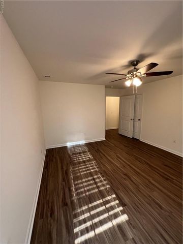 369 Carawan LN, Chesapeake, VA 23322