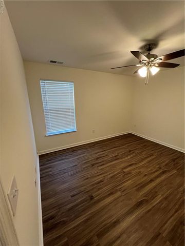 369 Carawan LN, Chesapeake, VA 23322