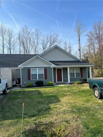 369 Carawan LN, Chesapeake, VA 23322