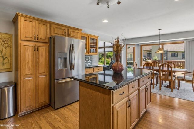 52688 Clinton Oak Lane, Shelby Twp, MI 48316