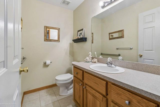 52688 Clinton Oak Lane, Shelby Twp, MI 48316