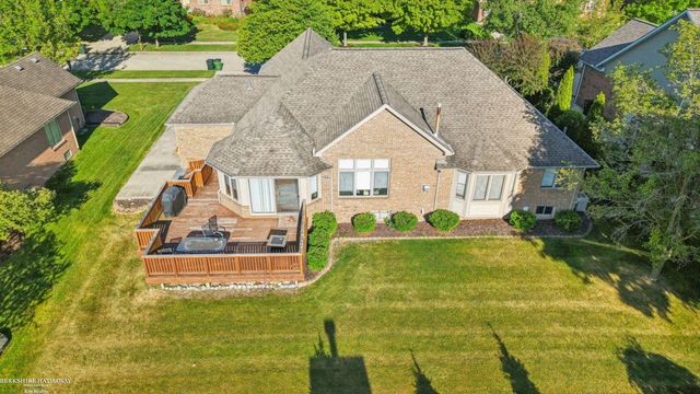 52688 Clinton Oak Lane, Shelby Twp, MI 48316