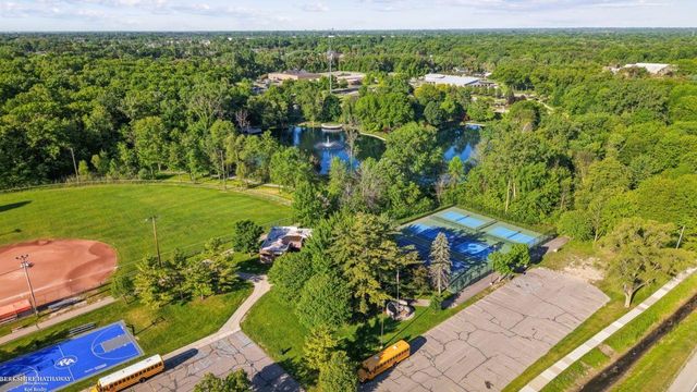 52688 Clinton Oak Lane, Shelby Twp, MI 48316
