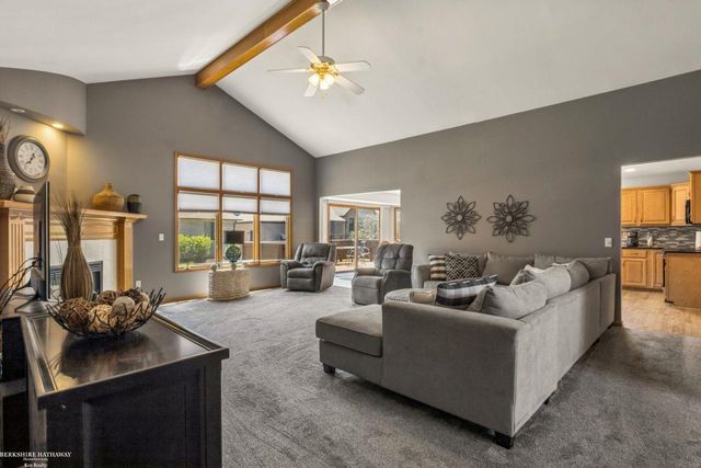 52688 Clinton Oak Lane, Shelby Twp, MI 48316