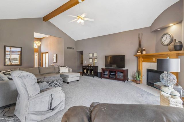 52688 Clinton Oak Lane, Shelby Twp, MI 48316