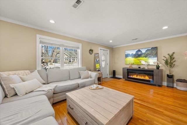 148 Chard St, Weymouth, MA 02189