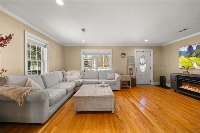 148 Chard St, Weymouth, MA 02189