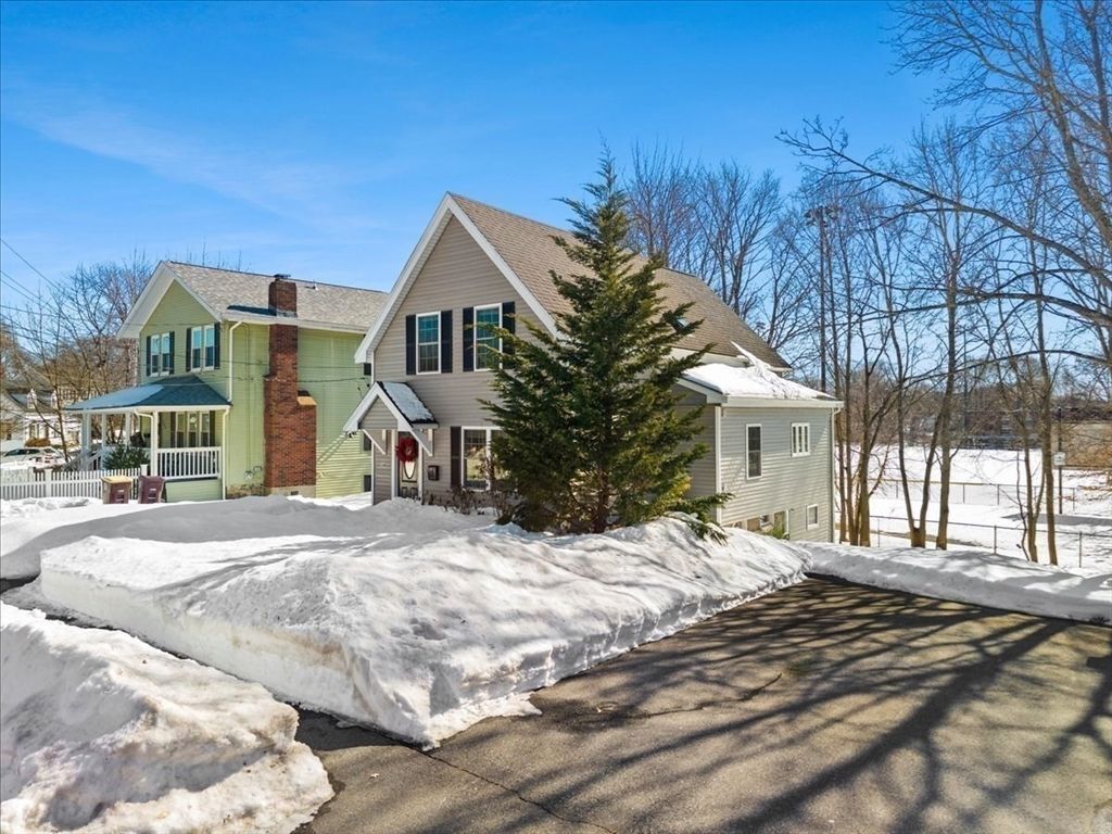 148 Chard St, Weymouth, MA 02189