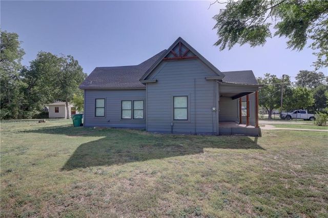 153 E Norway Street, Walnut Springs, TX 76690