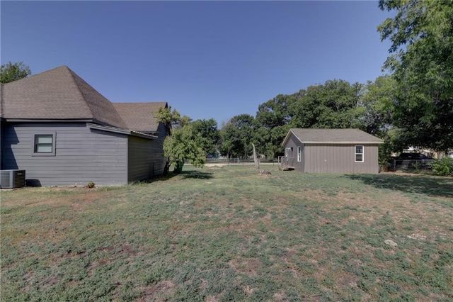 153 E Norway Street, Walnut Springs, TX 76690